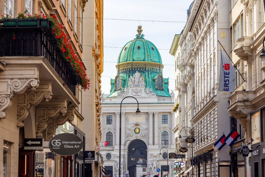 Vienna: Skip-the-Line Sisi Museum, Hofburg and Gardens Tour - Courtyards and Heldenplatz: the palace beyond its rooms