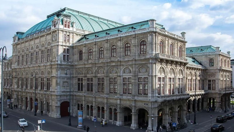 Vienna: Small Group Guided Walking Tour of City Highlights - Finishing at St. Stephen’s Cathedral