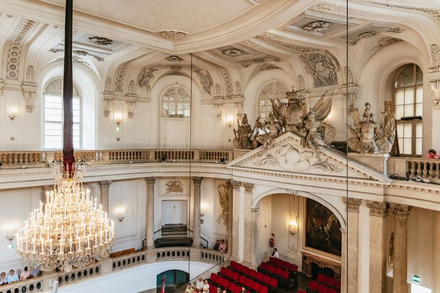 Vienna: Spanish Riding School Training - Practical comfort and access details