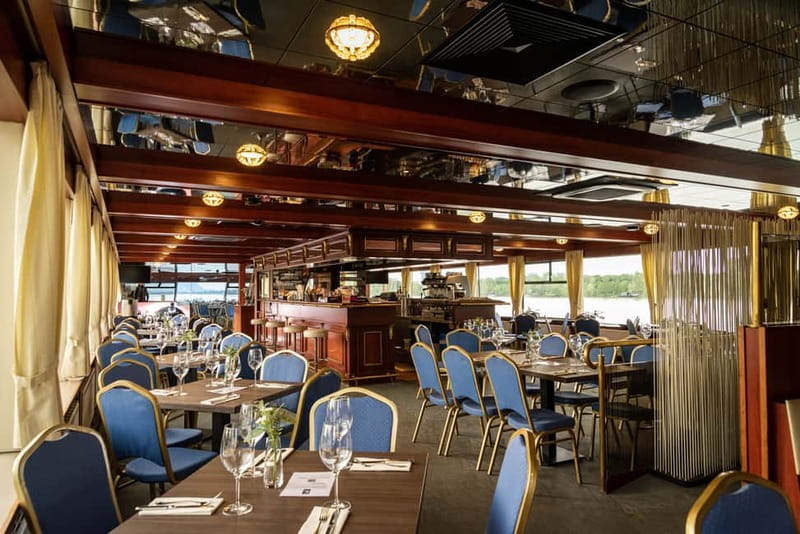 Vienna: Sunset Summer Cruise - What the band adds to the night