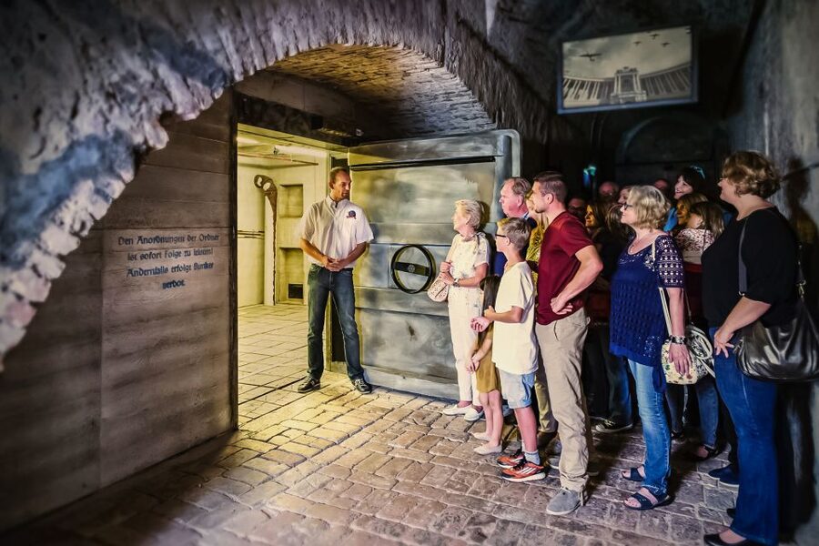 Vienna: Time Travel and Magic Vienna History Tour - The short 5D cinema ride through old Vienna