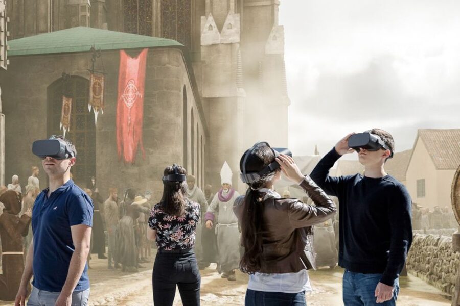 Vienna: Time Traveling Virtual Reality Sightseeing Tour - Starting at Neuer Markt and getting set up