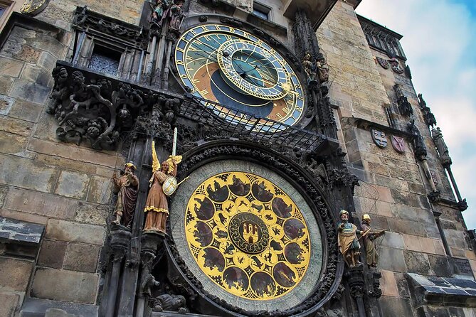 Vienna to Prague: Full-Day Private Tour with Guide and Transfers - Wenceslas Square and time to choose your own route