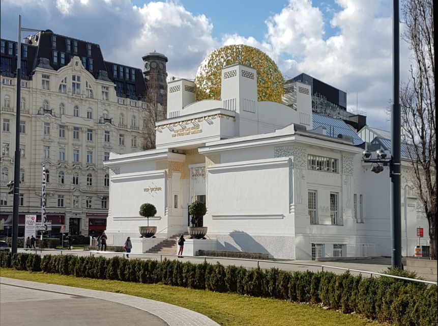 Vienna: Tour of Gustav Klimt's Art in 3 Museums with Tickets - The taxi transfer keeps the route practical