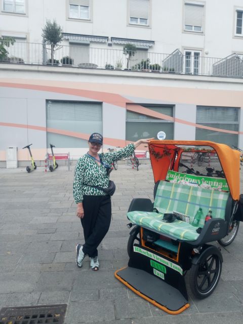 Vienna: Tour RAXI (electric rickshaw) 3 hours in Vienna - Hundertwasser House And Ecological Design