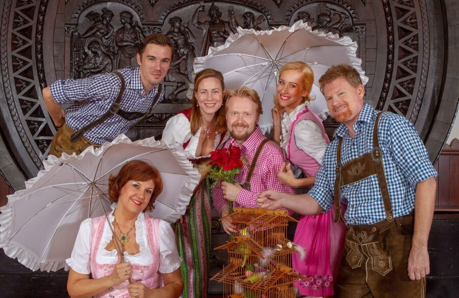 Vienna: Traditional Dinner Show at the Wiener Rathauskeller - Timing, Seating, and the Shape of the Evening