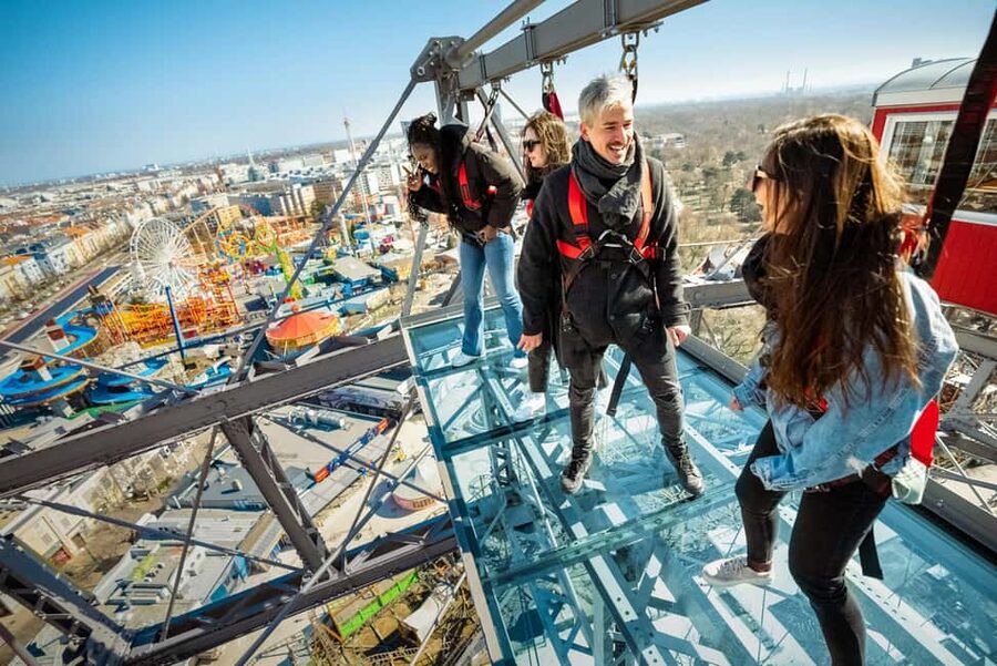 Vienna: Vienna Giant Ferris Wheel: Platform 9 Experience Ride - Key points to know before booking
