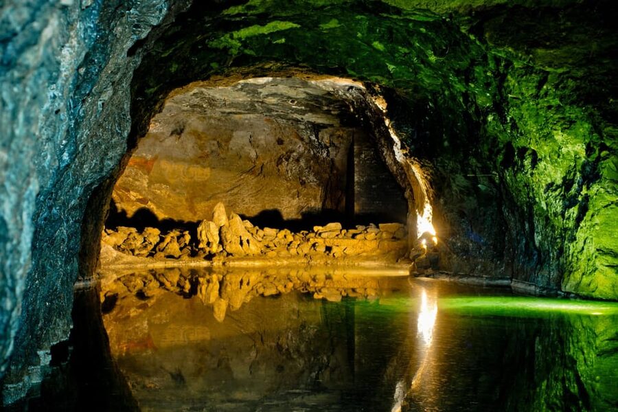 Vienna: Vienna Woods Tour with Underground Lake and Wine - Is $129 a fair price?