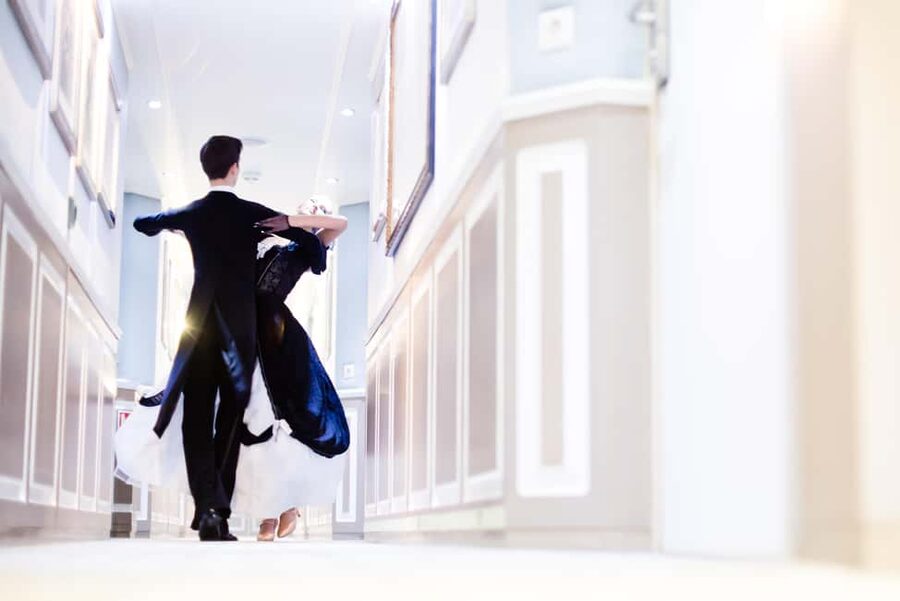 Vienna: Viennese Waltz Workshop for Couples - Group Size, Language, and Comfort