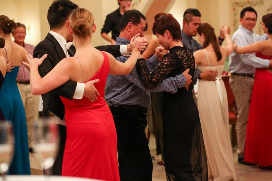 Vienna: Viennese Waltz Workshop for Couples - Meeting Aga Bohun and Finding Your Rhythm