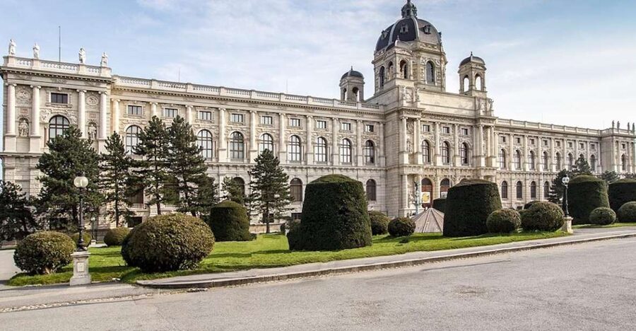 Vienna: Walking Tour of the Historic Ringstrasse - Palais Ephrusi and the private fortunes behind the boulevard