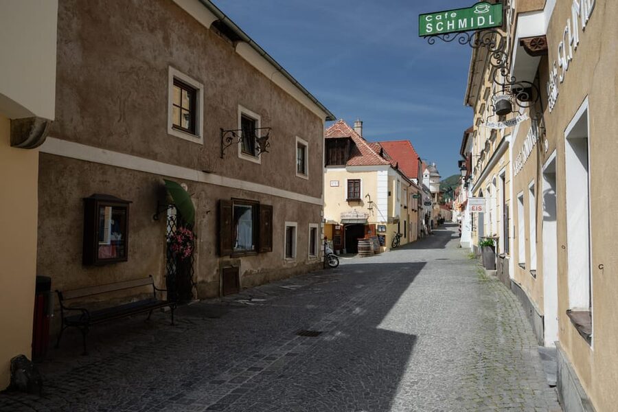Wachau Valley: 3 Castles & Wine Private Guided Day Tour - A local meal with wine in the valley