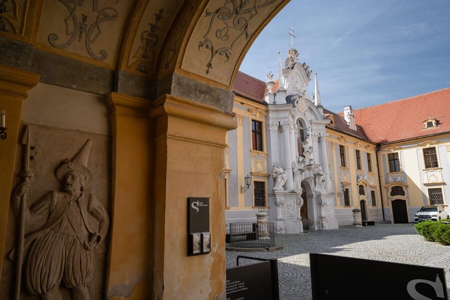 Wachau Valley: 3 Castles & Wine Private Guided Day Tour - Who should book this day