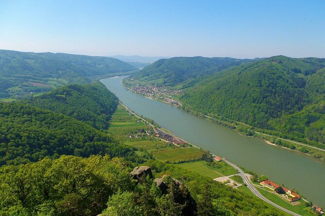 Wachau Valley Kayak & Wine Tour - Getting ready on the river