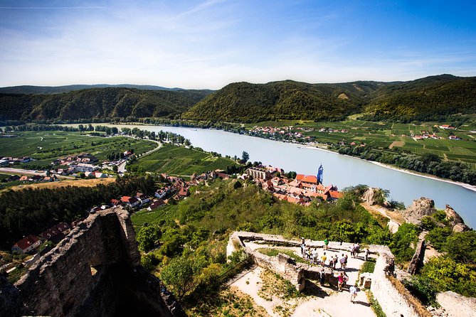 Wachau Valley Small-Group Tour and Wine Tasting from Vienna - Lunch at a family-run wine tavern
