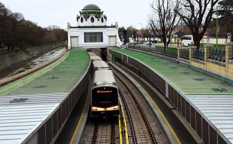 Wien: Tours with locals by public transport & walking - Why learning Vienna by tram makes sense