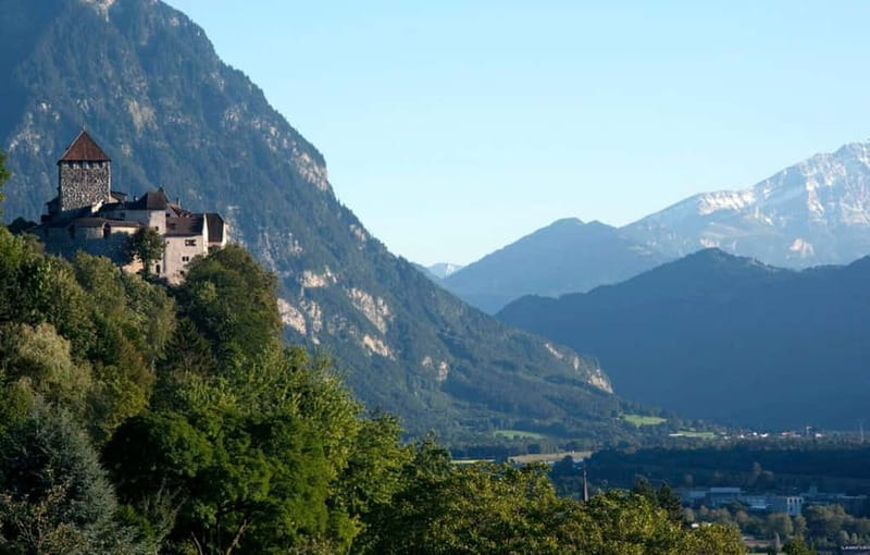 Zurich: Liechtenstein, Austria and Germany Private Day Tour - Why the Private Vehicle Matters