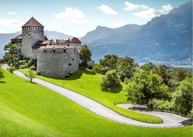 Zurich: Liechtenstein, Austria, Germany and Swiss Day Trip - Four countries and five useful stops