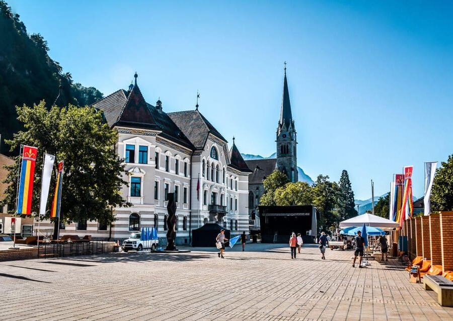 Zurich: Liechtenstein, Austria, Germany and Swiss Day Trip - Rapperswil: a Swiss finish by Lake Zurich