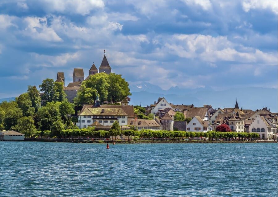Zurich: Liechtenstein, Austria, Germany and Swiss Day Trip - Driver service, guidance, and the role of Amir